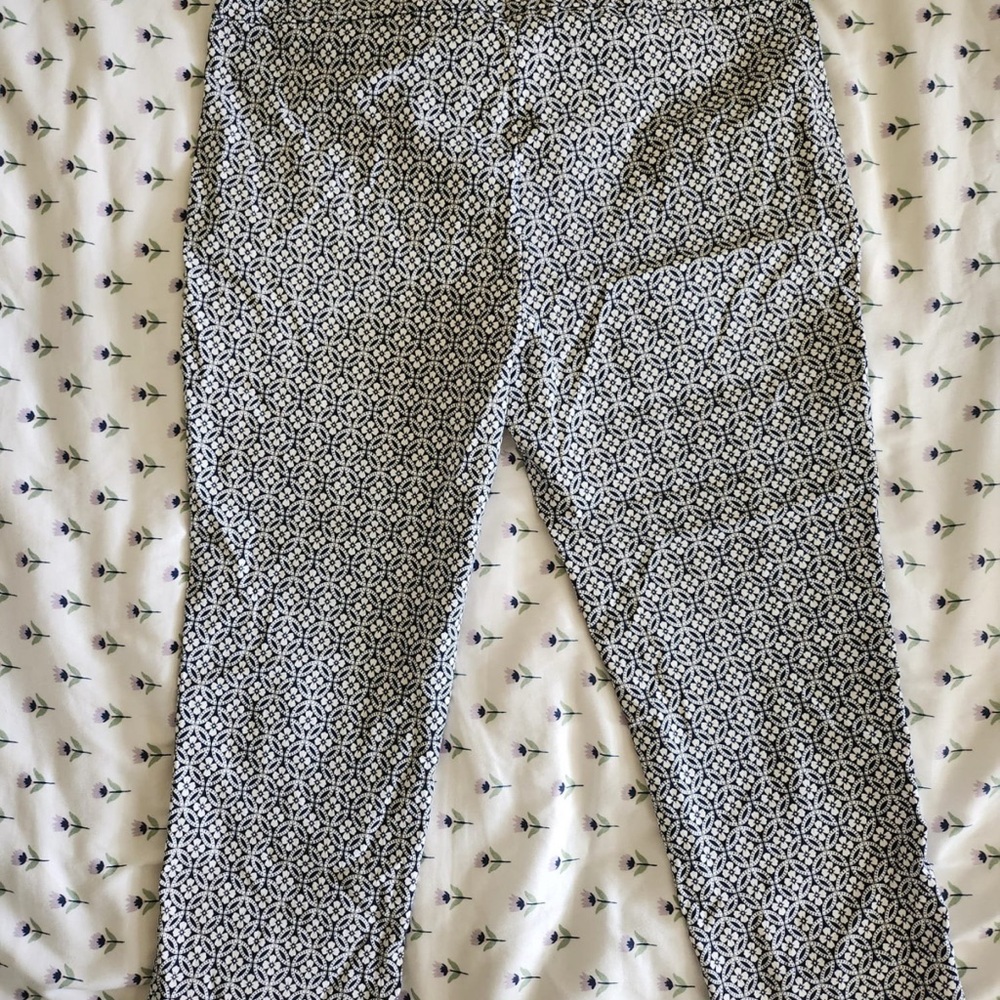 Black and White cropped Pants size 12